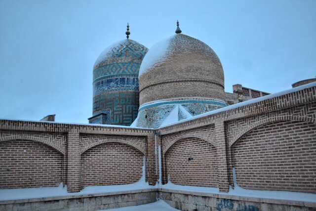 نمایی از بقعه شیخ صفی اردبیل زیبا و برفی