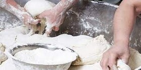 آرد کافی نانوایی‌ها تأمین شده است/خرید نان به تناسب نیاز مردم
