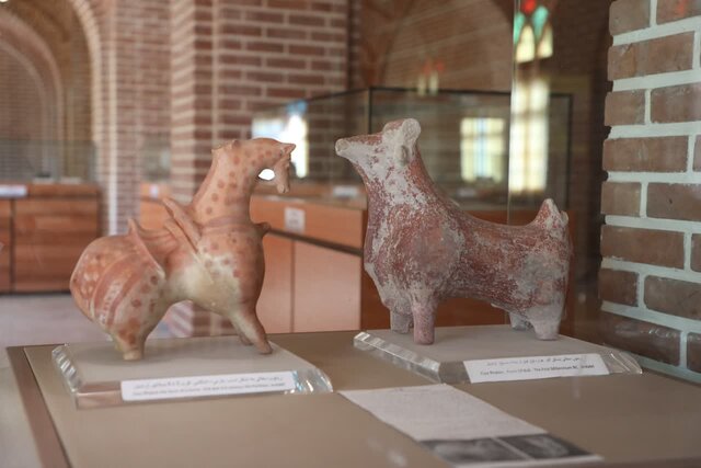 نمایشگاه یادگارهای آیینی محوطههای باستانی اردبیل برگزار میشود نمایشگاه یادگارهای آیینی محوطههای باستانی اردبیل برگزار میشود