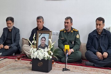ملت دارای فرهنگ ایثار و شهادت در برابر تهدیدها عقب‌ نمی‌نشیند