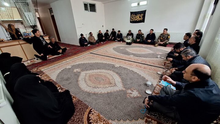 ملت دارای فرهنگ ایثار و شهادت در برابر تهدیدها عقب‌ نمی‌نشیند