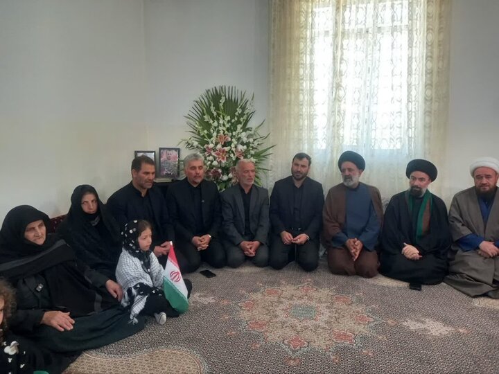 خانواده شهدا، سرمایههای معنوی جامعه و تجلی صبر و ایثار در دوران معاصر هستند