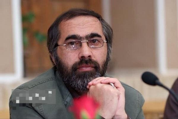 رسالت هنرمند کمک به شناخت اخلاقی و نگرش قهرمانهای واقعی کشور مانند رهبر شهید است