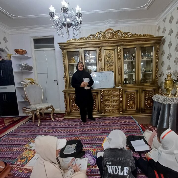 تجلی جهاد تبیین در سنگر دانایی؛ روایتی از آموزگار مشگین‌شهری که خانه‌اش را وقف الفبا کرد