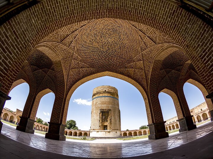 آغاز ساماندهی حریم ارتفاعی بقعه شیخ حیدر مشگین‌شهر