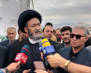 نماینده ولی فقیه در اردبیل: حمایت قطره‌ چکانی دولت از بخش خصوصی کافی نیست