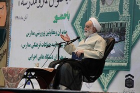 نیازمند کودتایی برای اصلاح کتب درسی هستیم