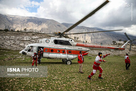 نجات 2 جوان درمیانی از باتلاق توسط امدادگران هلال احمر