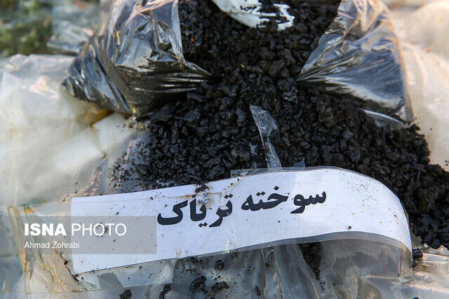 کشف بیش از ۱۸۳ کیلوگرم تریاک در بازرسی از یک خودرو در نهبندان