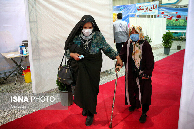 گلایه معاون دانشگاه علوم پزشکی بیرجند از ۸۰ ساله‌هایی که برای تزریق واکسن مراجعه نمی‌کنند 