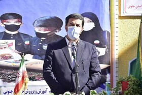 مهارت دفاع از خود را به دانش‌آموزان بیاموزیم