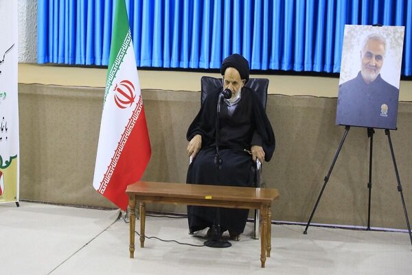 انقلاب اسلامی نسخه‌ای برای معالجه انسان امروزی است