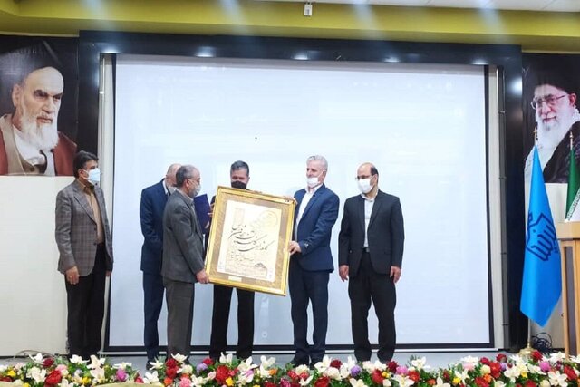 تجلیل از شخصیتهای برگزیده زبان و ادبیات فارسی خراسان جنوبی تجلیل از شخصیتهای برگزیده زبان و ادبیات فارسی خراسان جنوبی