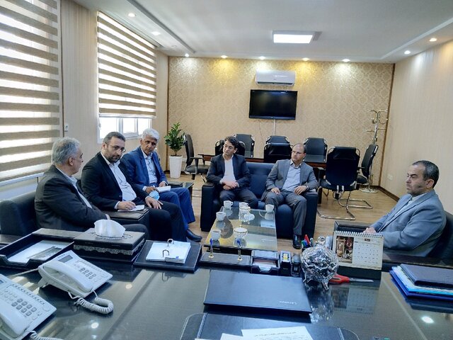 پایداری اشتغال مهم‌ترین انتظار از مدیران کارخانه کک طبس است 