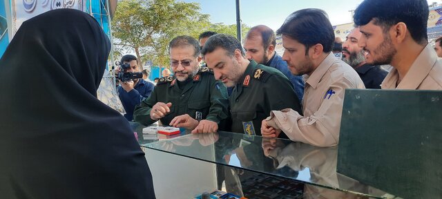 بازدید رئیس سازمان بسیج مستضعفین از نمایشگاه "اقتصاد به توان مردم" در فردوس بازدید رئیس سازمان بسیج مستضعفین از نمایشگاه "اقتصاد به توان مردم" در فردوس