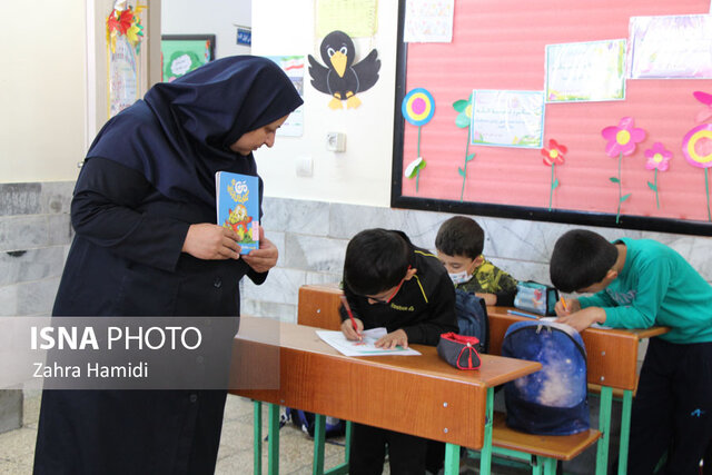 یک روز با کتاب در مدرسه