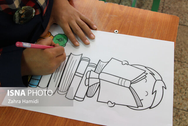 یک روز با کتاب در مدرسه