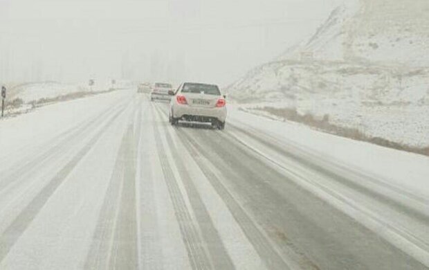 لغزنده و یخبندان بودن برخی محورهای خراسان جنوبی