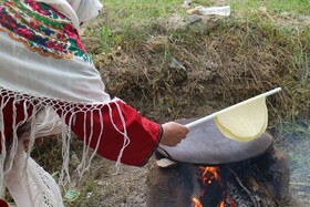 پخت "نان یوخا" در خراسان شمالی؛ مهارتی که میراث ملی شد