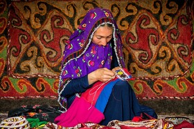 نقش و نگارهایی که زینت لباس‌های ترکمن های خراسان شمالی می‌شود