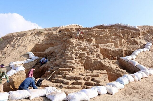 کشف بقایای دژ تاریخی مربوط به دوره هخامنشی در محوطه ریوی خراسان شمالی