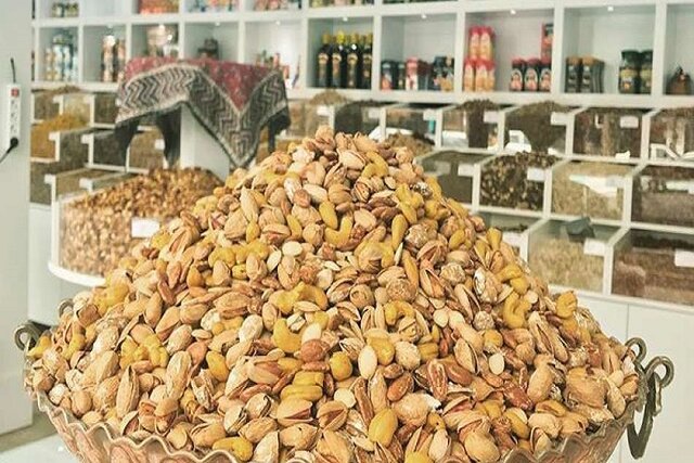 کسادی بازار آجیل فروشان بجنوردی در بازار داغ کرونا