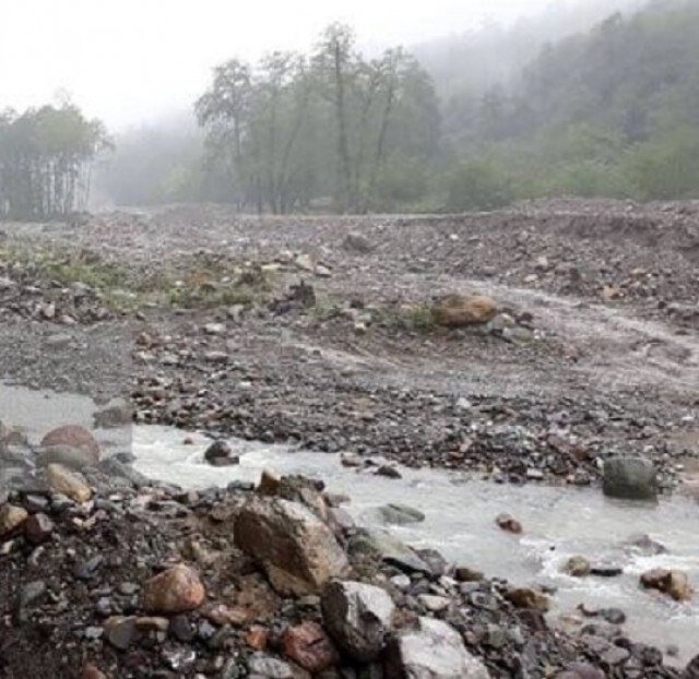 بارش شدید باران موجب قطع برخی از محورهای ارتباطی خراسان شمالی شد