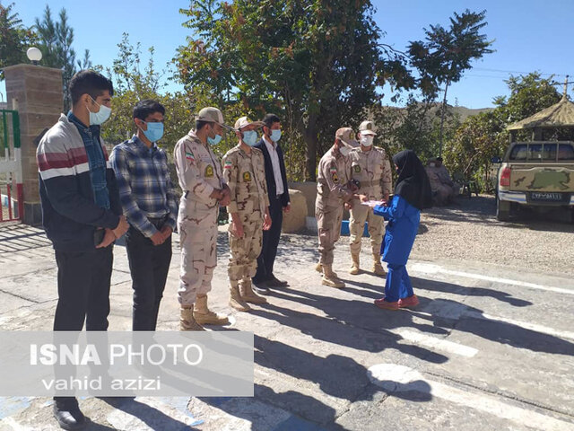 حضور دانش آموزان مرزنشین در نقطه صفر مرزی