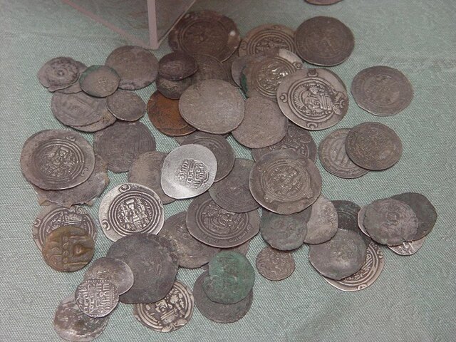 کشف و ضبط ۲۳۴ سکه تاریخی و تقلبی در رازوجرگلان
