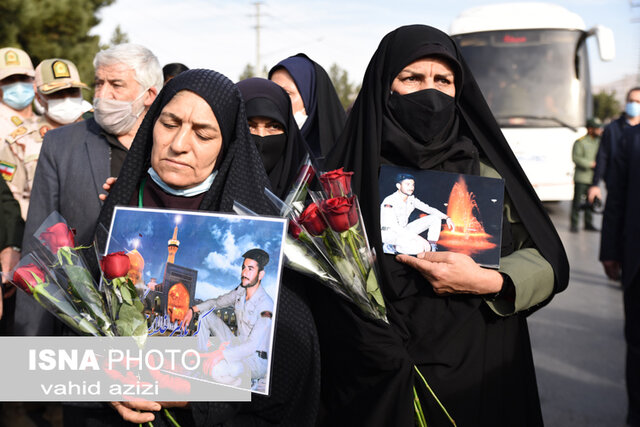 استقبال مردم خراسان شمالی از خانواده شهید «خدارحم گل آور داریونی»