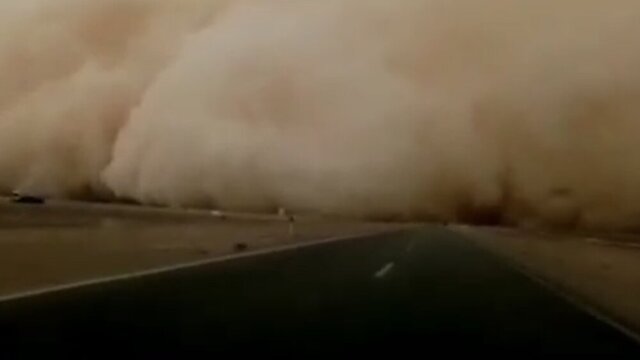 تزئینی انسداد محورآشخانه به چمن بید به علت طوفان شدید شن/ اعزام ۵ تیم عملیاتی