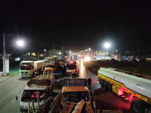 نجات سرنشینان ۱۵۰ خودرو از طوفان شن چمن بید توسط هلال احمر خراسان شمالی نجات سرنشینان ۱۵۰ خودرو از طوفان شن چمن بید توسط هلال احمر خراسان شمالی