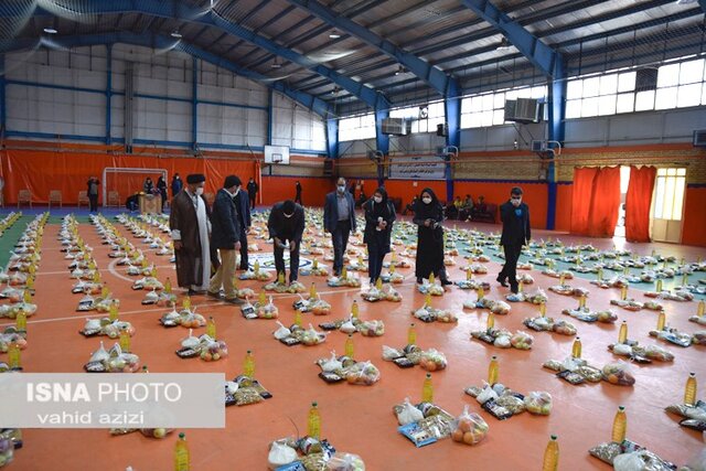 تهیه و توزیع ۶۰۰ بسته معیشتی ویژه شب یلدا