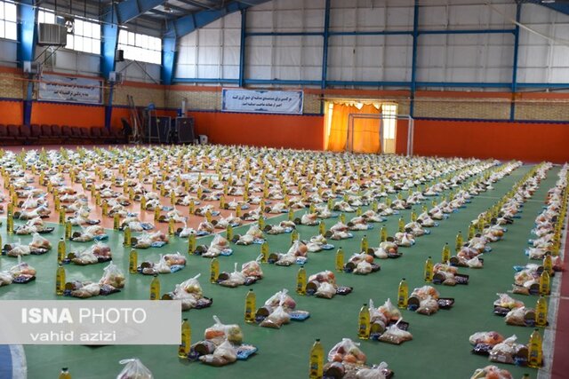 تهیه و توزیع ۶۰۰ بسته معیشتی ویژه شب یلدا