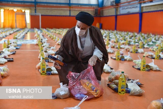 تهیه و توزیع ۶۰۰ بسته معیشتی ویژه شب یلدا