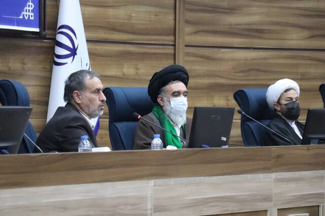 مسئولان تا می توانند به مردم خدمت کنند