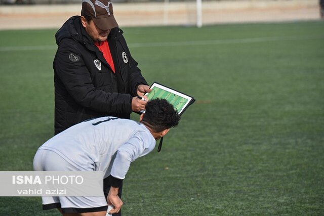 دیدار تیم های فوتبال شاهین خراسان شمالی
و خیام بتن نیشابور