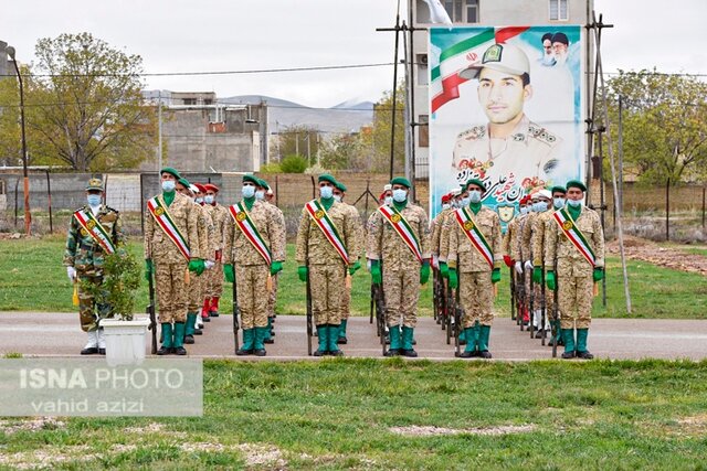 رژه مشترک یگان های نظامی در بجنورد به مناسبت روز ارتش