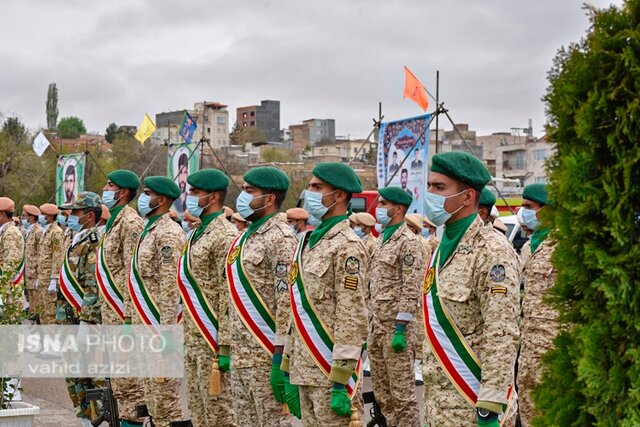 رژه مشترک یگان های نظامی در بجنورد به مناسبت روز ارتش