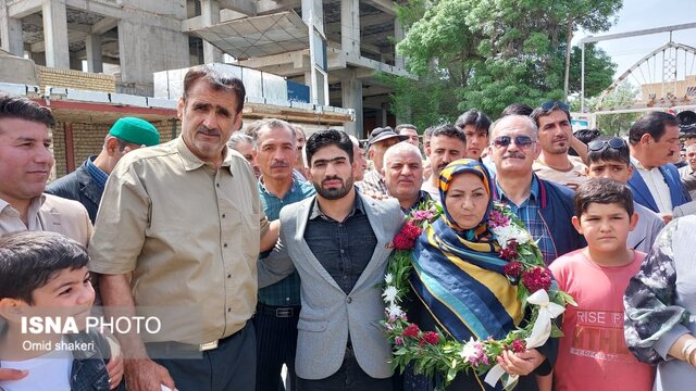 مراسم استقبال از داریوش حضرت قلی زاده، نایب قهرمان مسابقات کشتی قهرمانی آسیا در شیروان