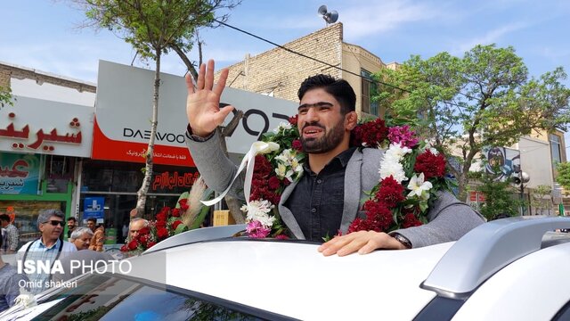 مراسم استقبال از داریوش حضرت قلی زاده، نایب قهرمان مسابقات کشتی قهرمانی آسیا در شیروان