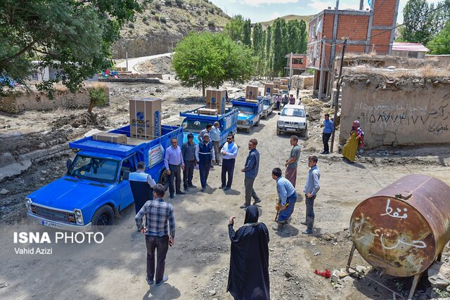 اهدای ۱۵۰ قلم لوازم خانگی به آسیب دیدگان سیل روستای تکله قوز شهرستان راز و جرگلان