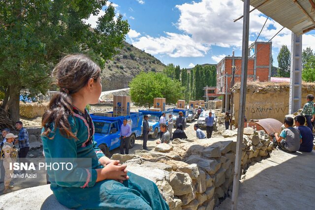 اهدای ۱۵۰ قلم لوازم خانگی به آسیب دیدگان سیل روستای تکله قوز شهرستان راز و جرگلان