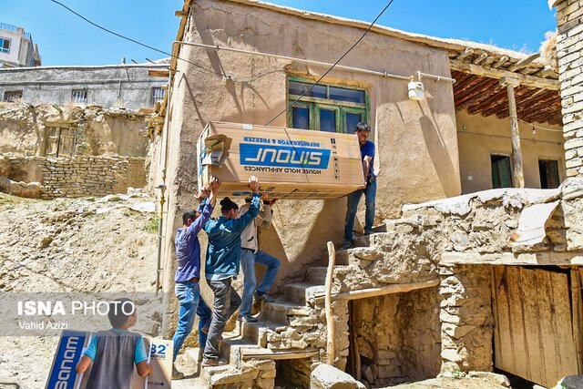 اهدای ۱۵۰ قلم لوازم خانگی به آسیب دیدگان سیل روستای تکله قوز شهرستان راز و جرگلان