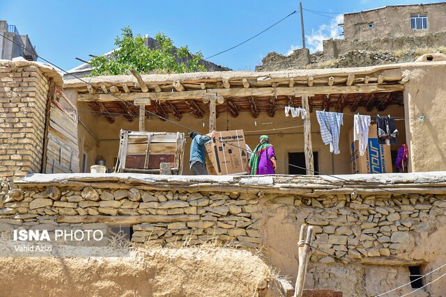 اهدای ۱۵۰ قلم لوازم خانگی به آسیب دیدگان سیل روستای تکله قوز شهرستان راز و جرگلان