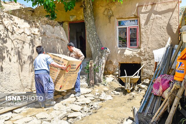 اهدای ۱۵۰ قلم لوازم خانگی به آسیب دیدگان سیل روستای تکله قوز شهرستان راز و جرگلان