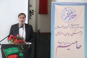 حضور در صحنه جوانان همراه با علم و دانش باشد