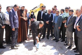 کلنگ‌زنی عملیات اجرایی پروژه حفر و تجهیز چاه‌های آهکی جنوب شهر شیروان