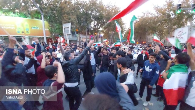 شادی مردم بجنورد از برد تیم ملی فوتبال ایران مقابل ولز شادی مردم بجنورد از برد تیم ملی فوتبال ایران مقابل ولز