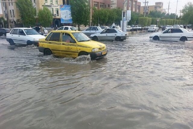 بارندگی شدید در بجنورد/جاری شدن روان آب در شهر